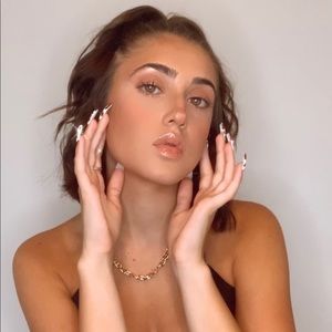 Meet your Posher, Marissa